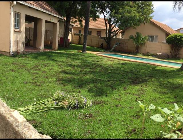 2 BEDROOM TOWNHOUSE FOR SALE IN KEW